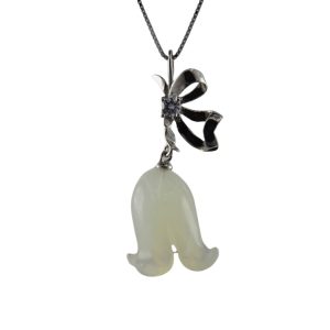 银色半蝴蝶结形吊环铃兰花吊坠