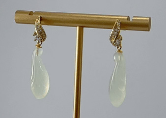 金色树叶形玉兰花耳钉 - 图片 3