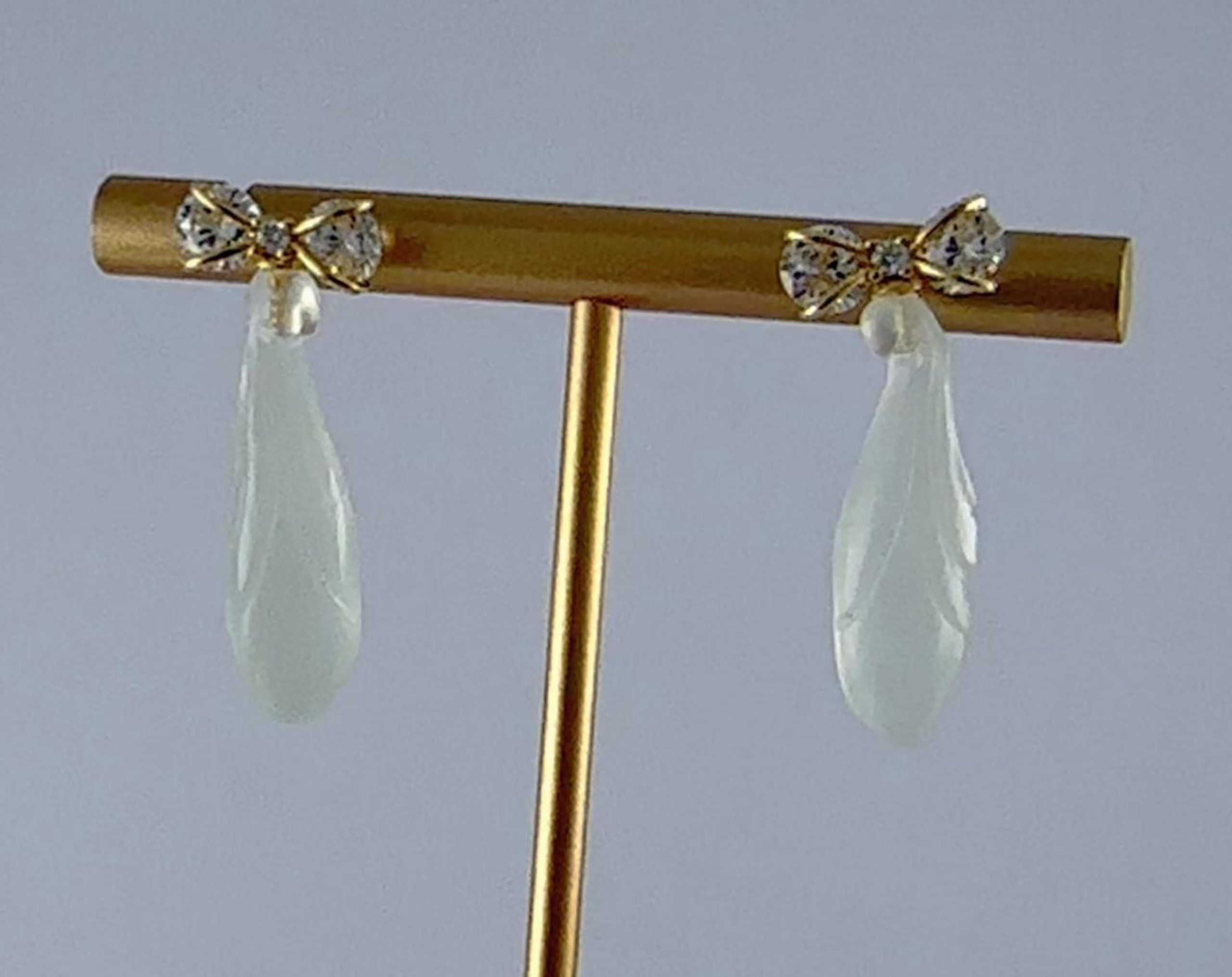 金色领结形玉兰花耳钉 - 图片 4