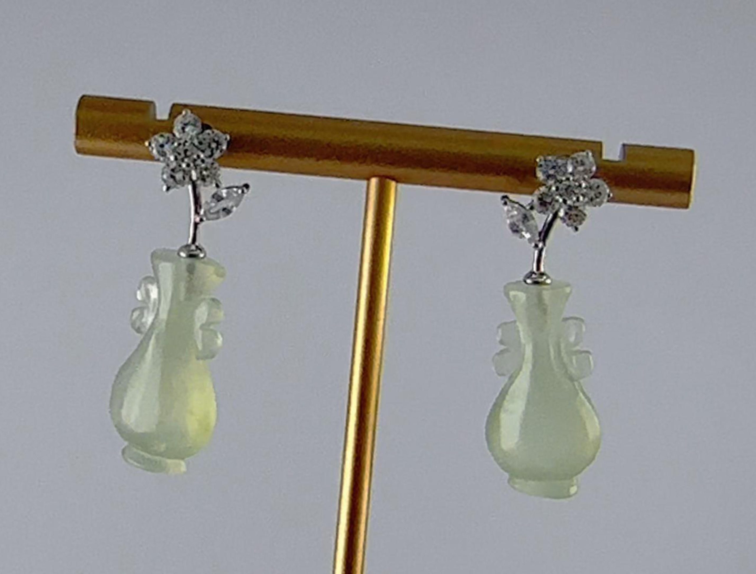 银色花朵形如意瓶耳钉 - 图片 4