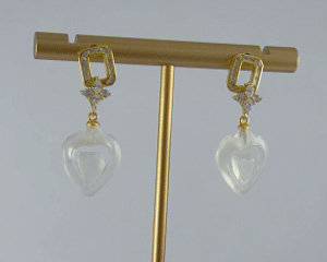 金色方形环桃心耳钉 - 图片 3