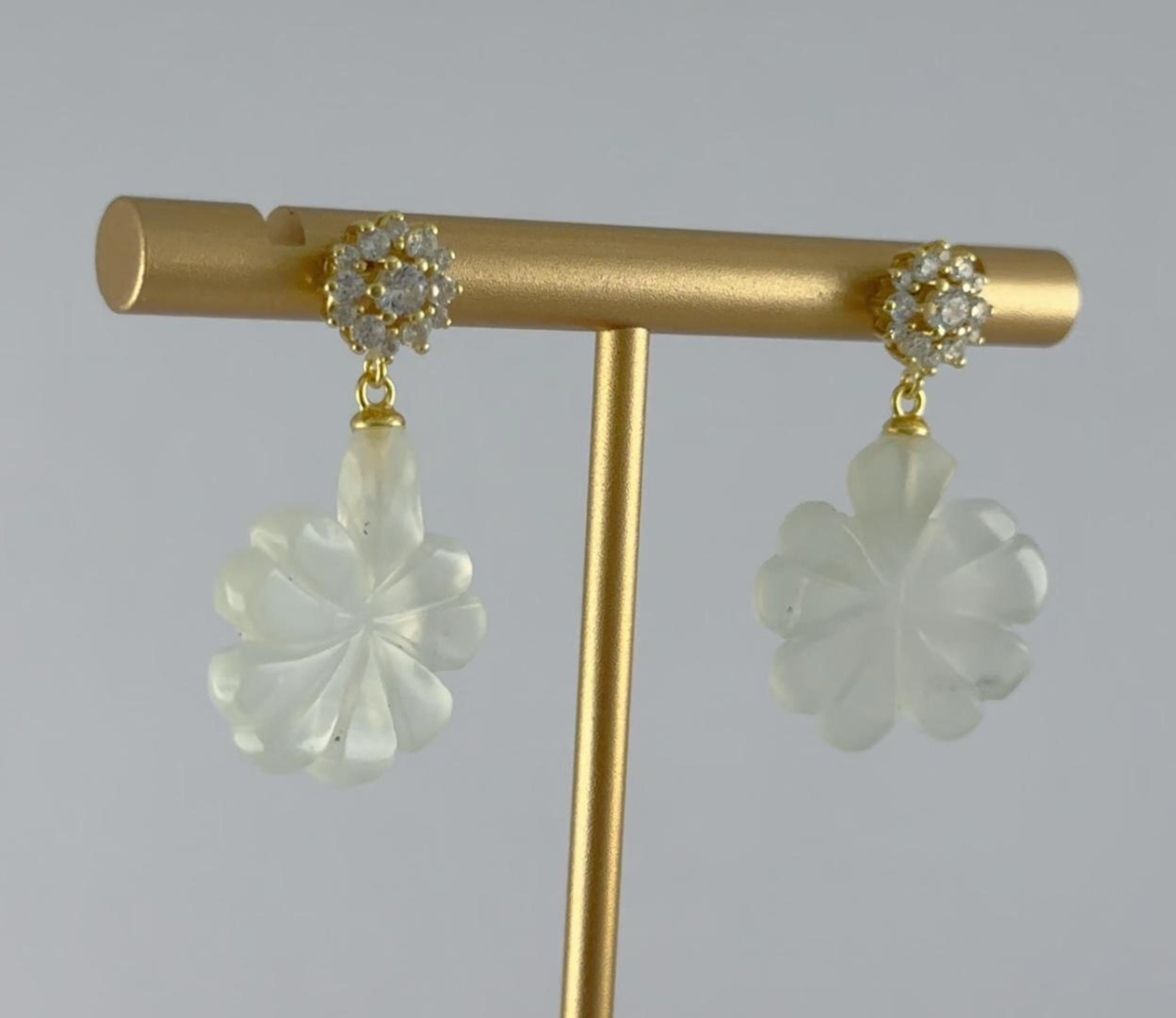 金色钻花朵四叶草耳钉 - 图片 3