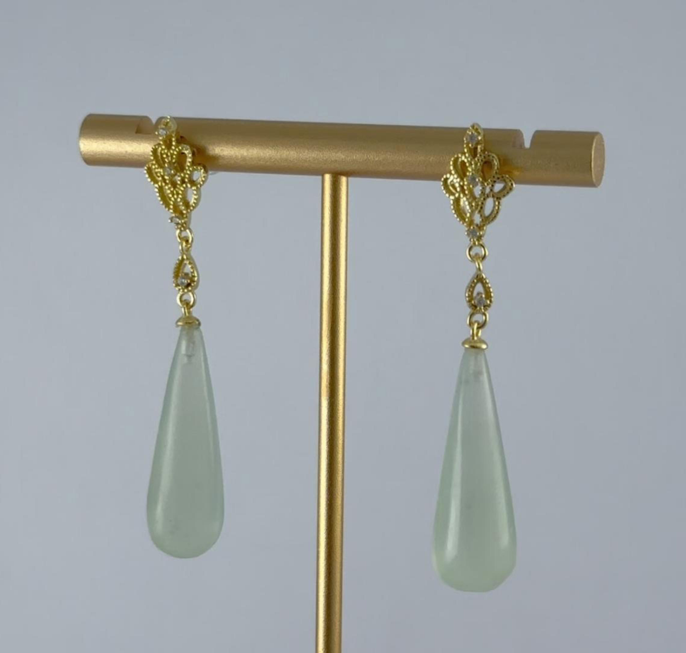 金色凤尾形锥形水滴耳钉 - 图片 4