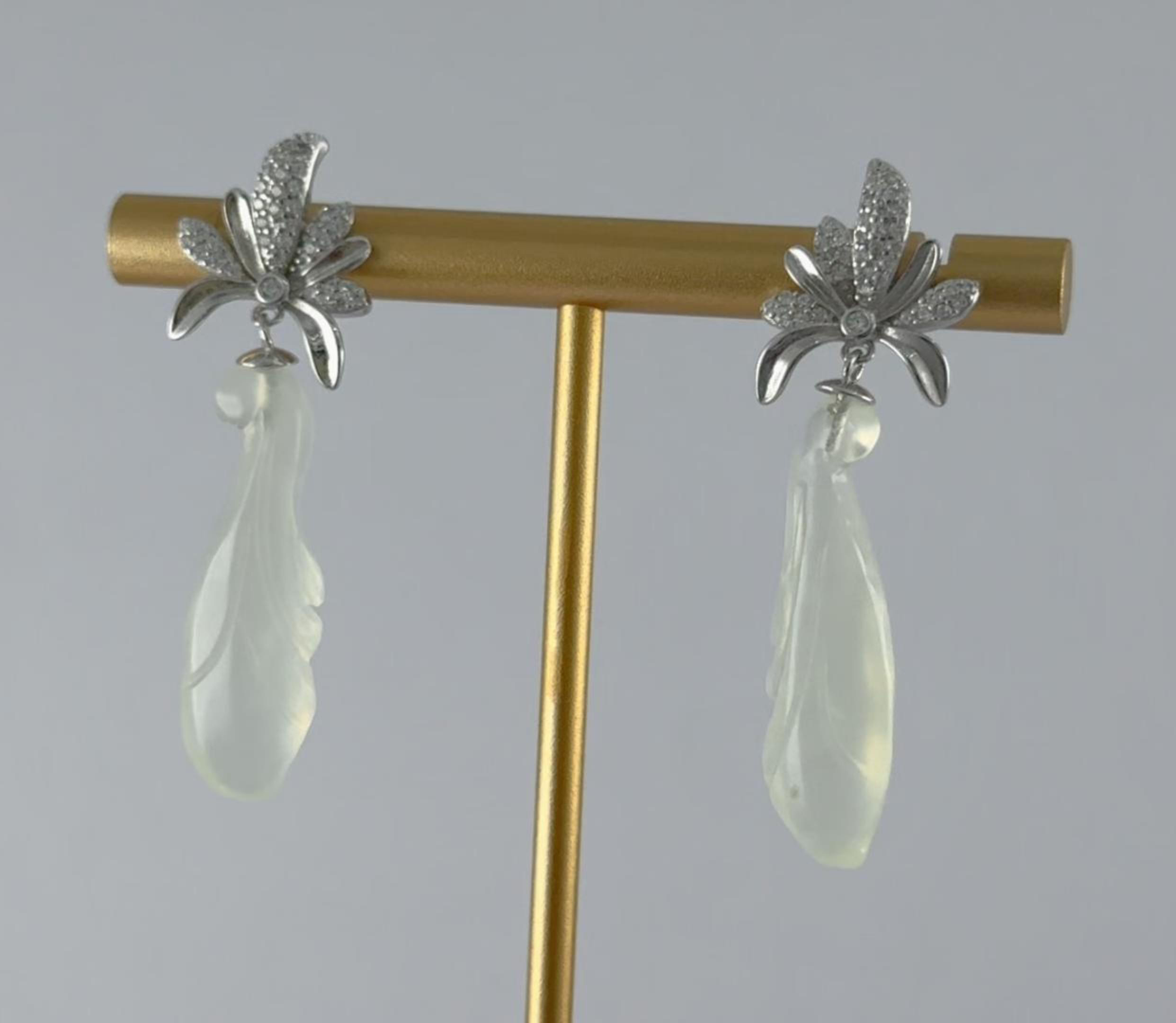 银色枫叶形玉兰花耳钉 - 图片 4