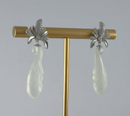 银色枫叶形玉兰花耳钉 - 图片 3