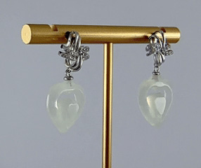 银色中国结形桃心耳钉 - 图片 3