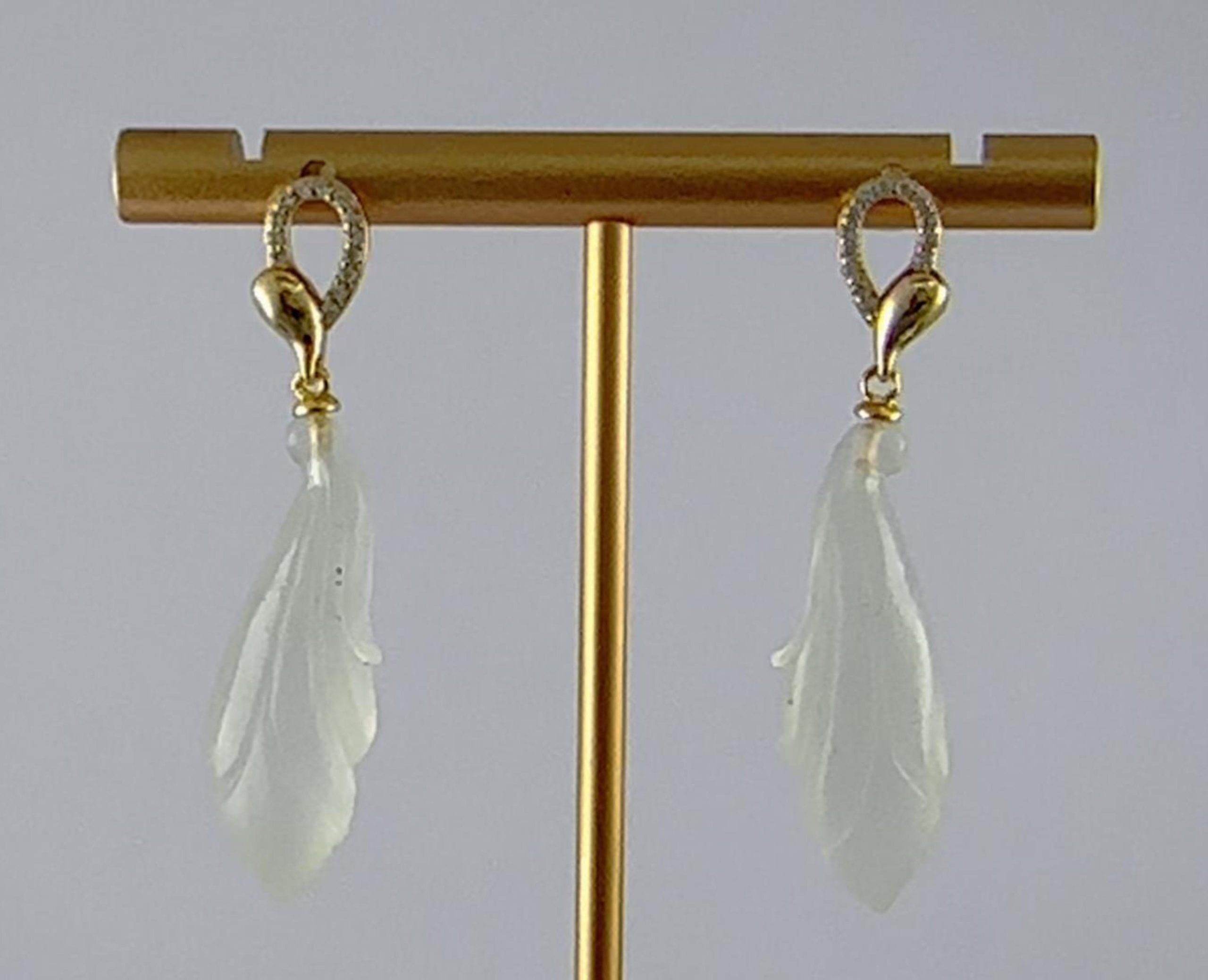 金色绳圈形玉兰花耳钉 - 图片 4