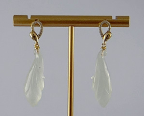 金色绳圈形玉兰花耳钉 - 图片 3