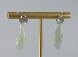 银色三瓣花形玉兰花耳钉 - 图片 3