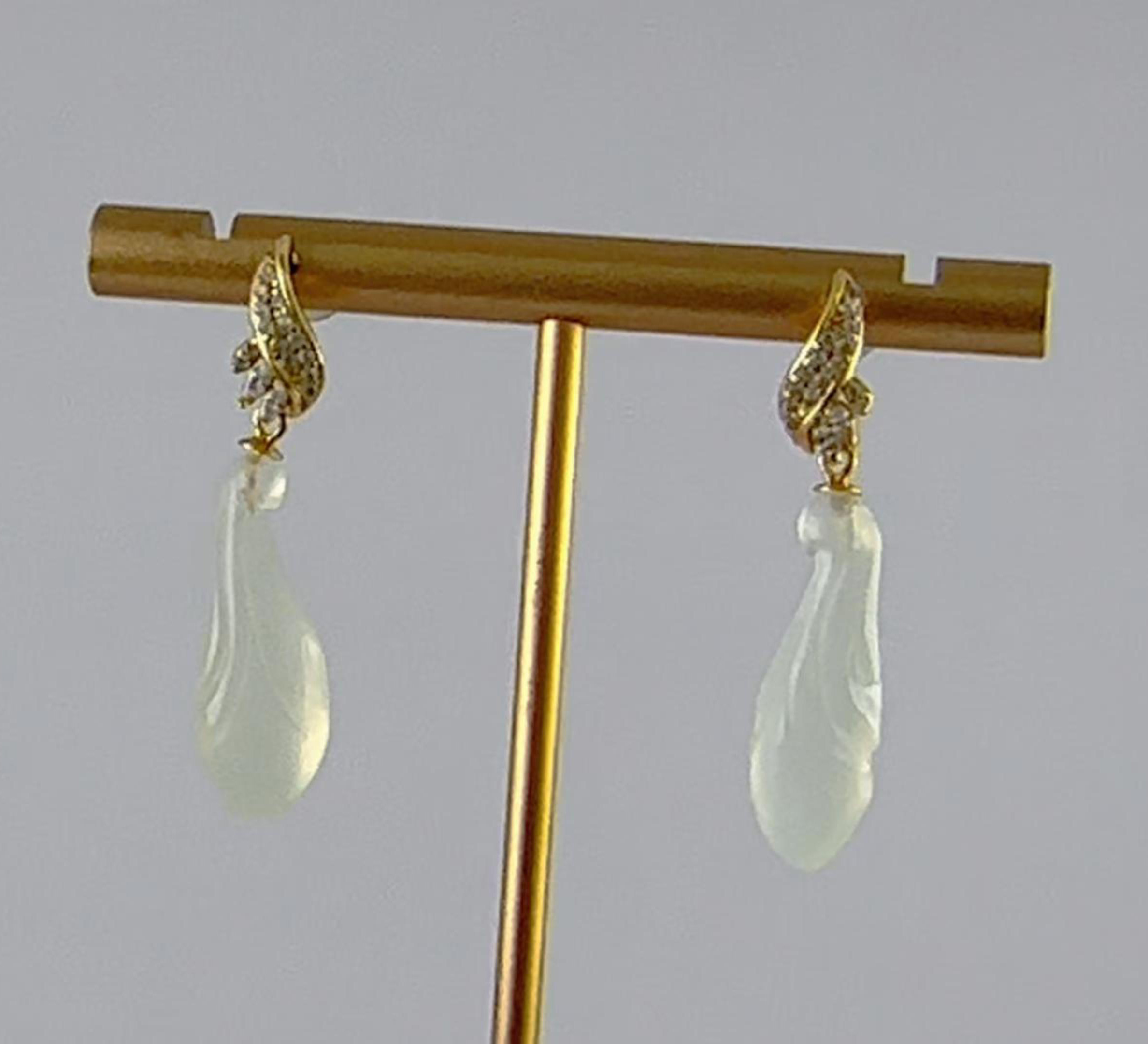 金色树叶形玉兰花耳钉 - 图片 4