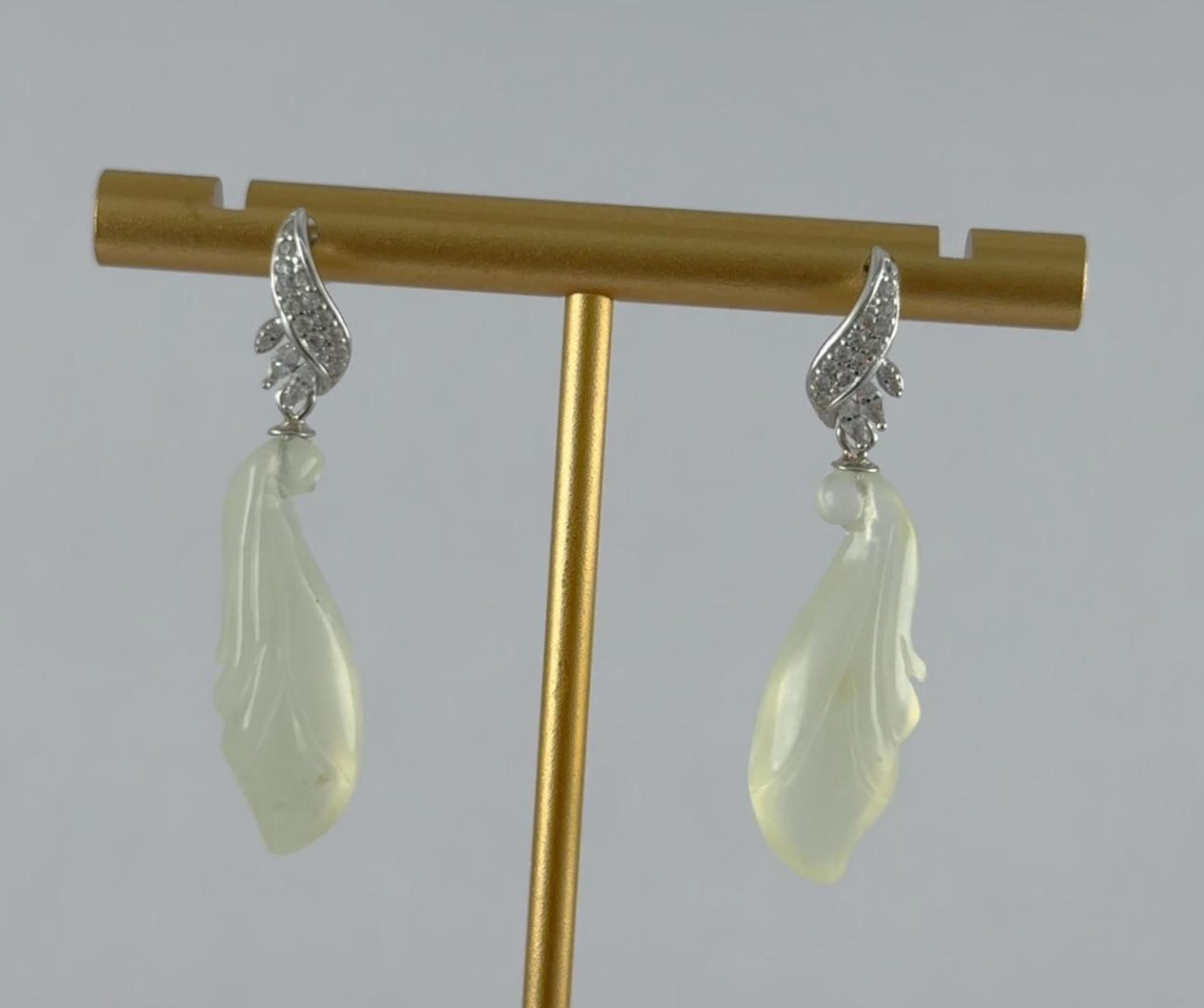 银色树叶形玉兰花耳钉 - 图片 4