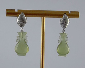 银色线锤形如意瓶耳钉 - 图片 3