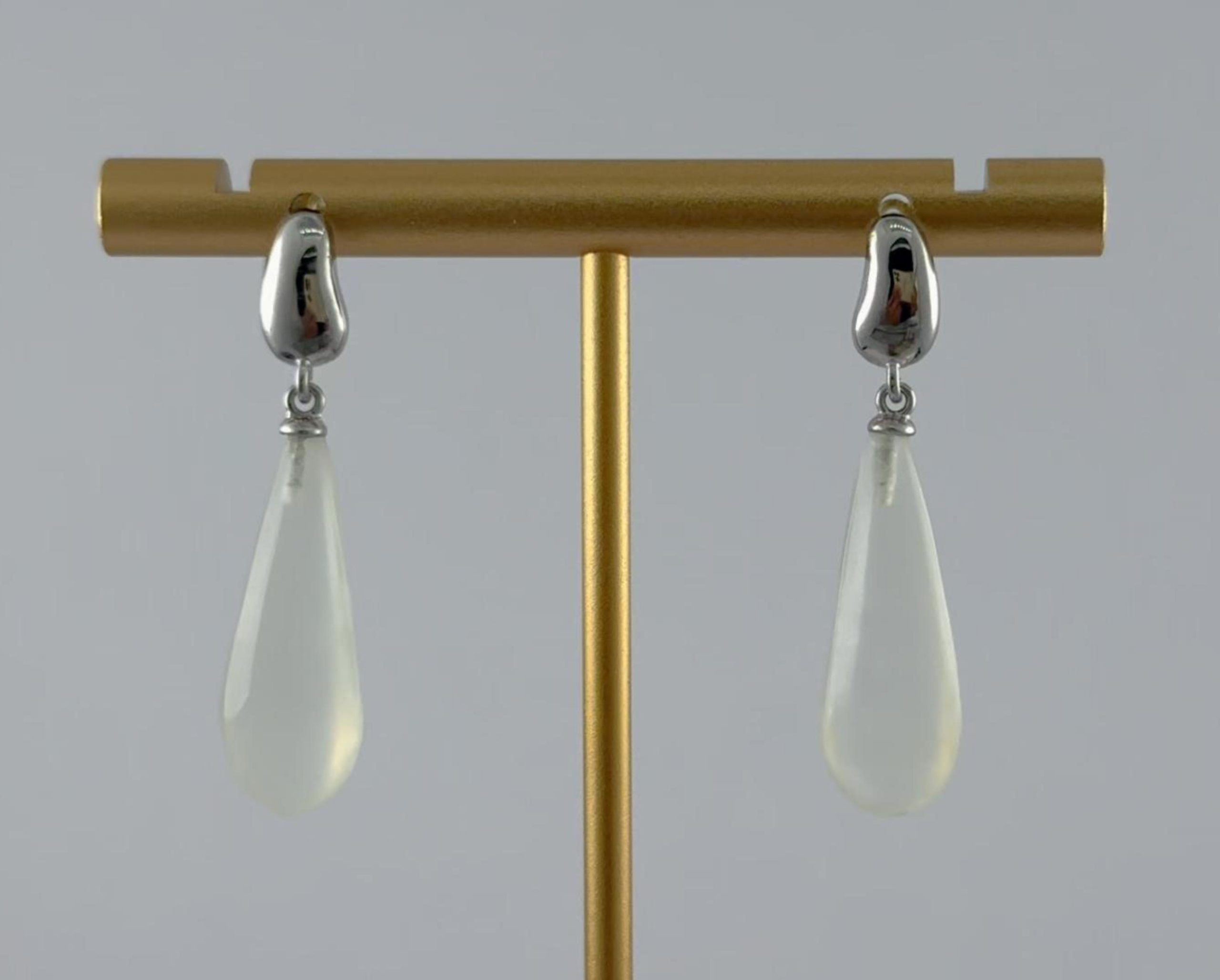 银色水滴形锥形水滴耳钉 - 图片 3