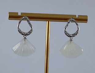 银色圆环形贝壳耳钉 - 图片 3