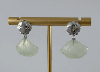 银色贝壳形贝壳耳钉 - 图片 3