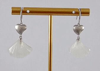 银色桃心形贝壳耳环 - 图片 3