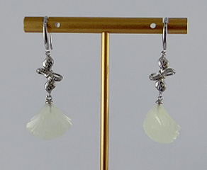 银色飘带系扣形贝壳耳环 - 图片 3