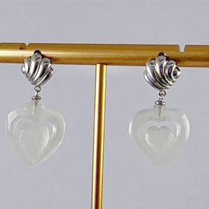 银色贝壳形桃心耳钉