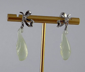 银色半丝带结形玉兰花耳钉 - 图片 3