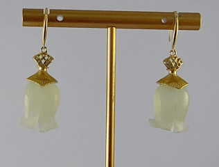 金色连衣裙形铃兰花耳环 - 图片 3