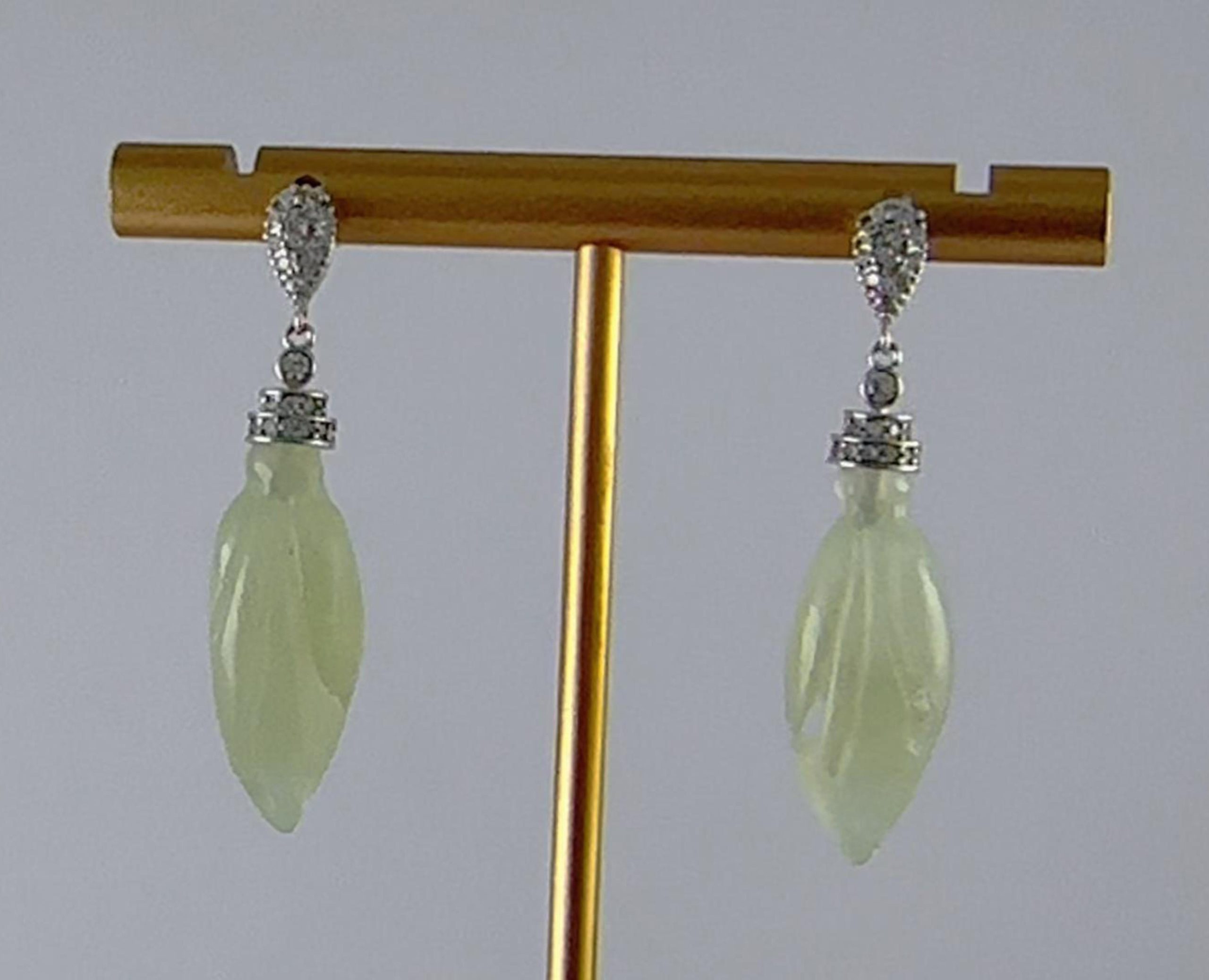 银色2层水滴形大玉兰花耳钉 - 图片 4