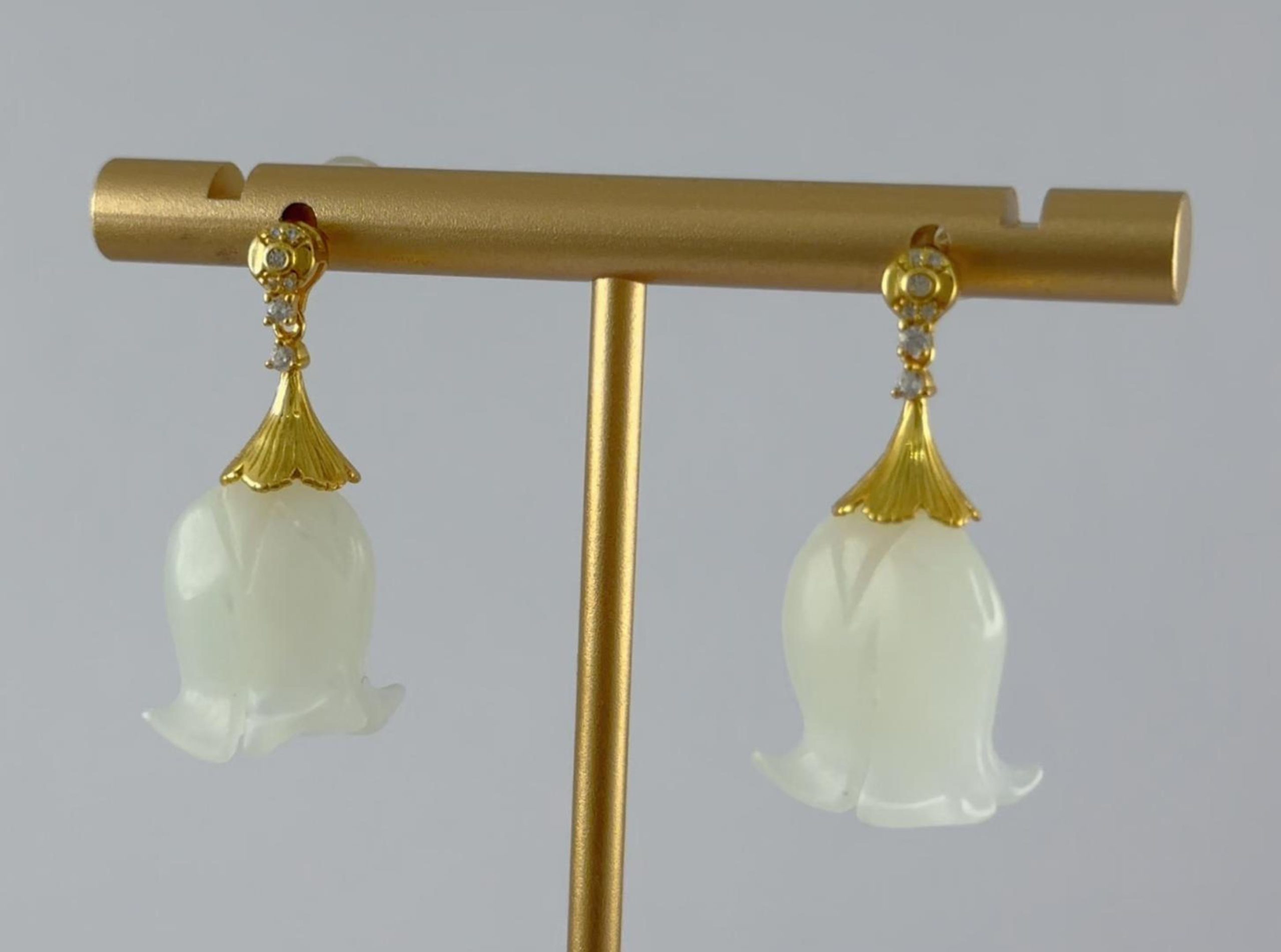 金色花瓣伞形铃兰花耳钉 - 图片 4