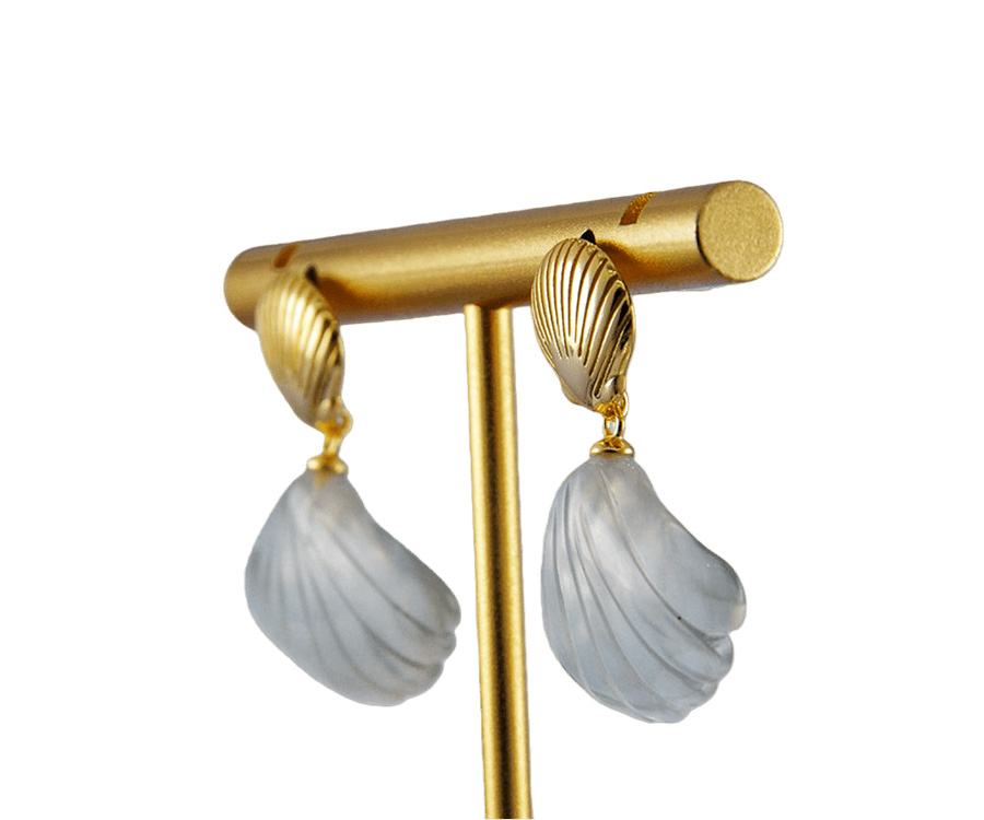 金色贝壳形贝壳耳钉 - 图片 2