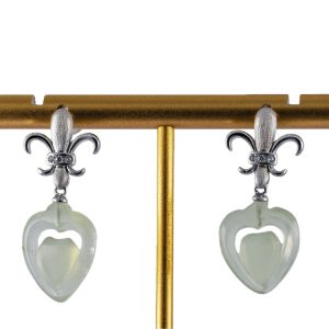 银色三叉戟形桃心耳钉