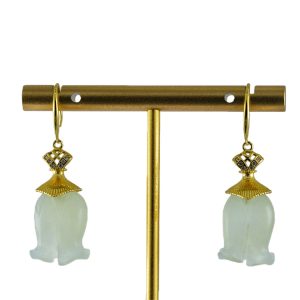 金色连衣裙形铃兰花耳环