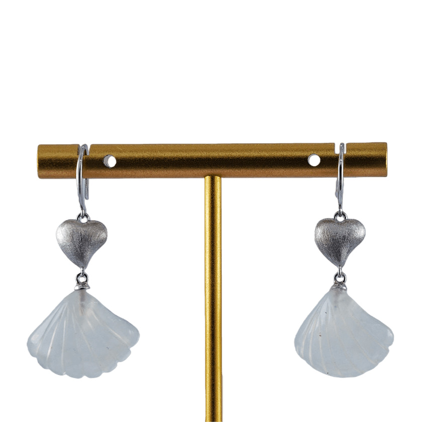 银色桃心形贝壳耳环