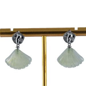 银色精灵形贝壳耳钉