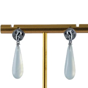 银色精灵形细长水滴耳钉