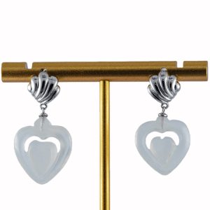 银色贝壳形桃心耳钉