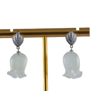 银色贝壳形铃兰花耳钉