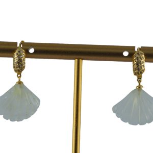 金色密镶盾牌形贝壳耳环