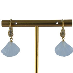 金色满镶水滴形贝壳耳环