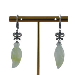 银色飘带结形大玉兰花耳环