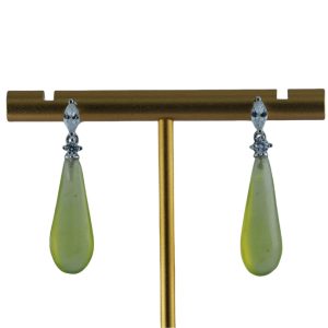 银色点钻锥形水滴耳钉