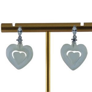 银色点钻桃心耳钉