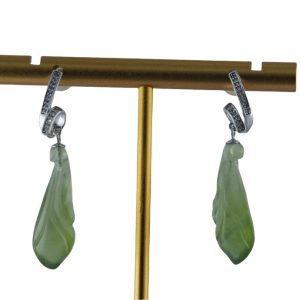 银色弹簧形玉兰花耳钉