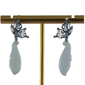 银色蝴蝶形玉兰花耳钉