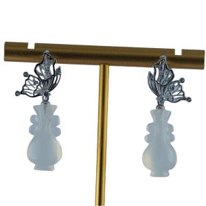 银色蝴蝶形如意瓶耳钉