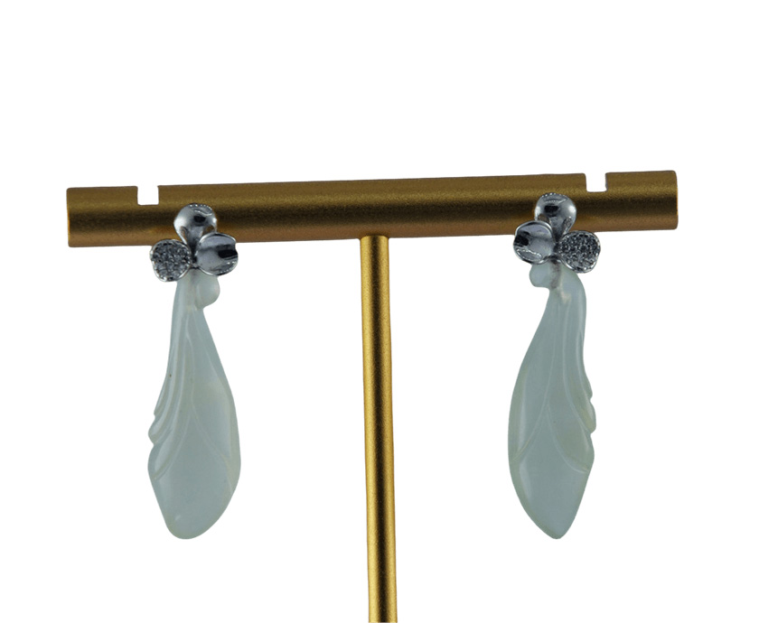 银色三瓣花形玉兰花耳钉