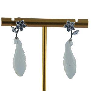 银色花朵形玉兰花耳钉