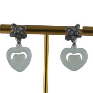 银色花蕊形桃心耳钉