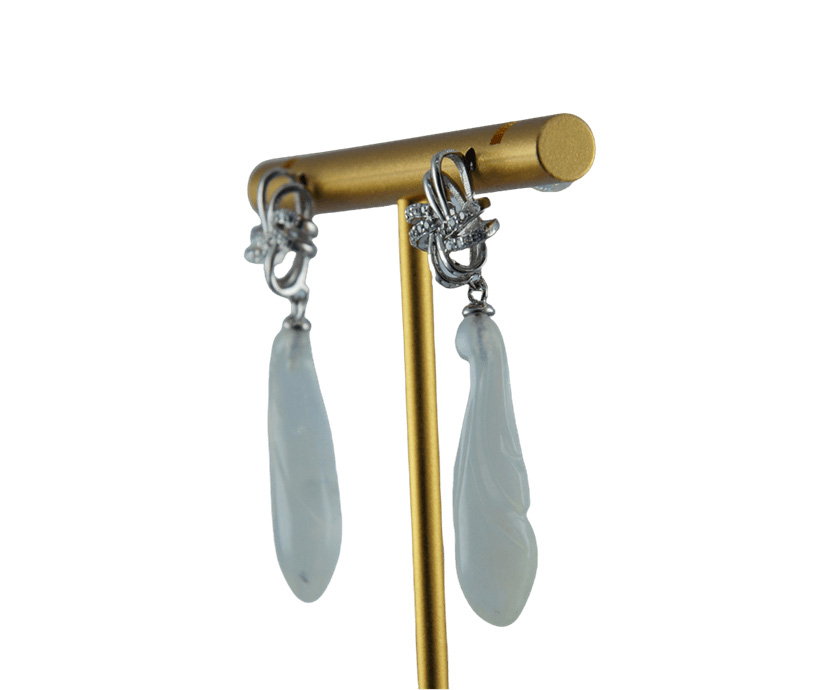 银色中国结形玉兰花耳钉 - 图片 2