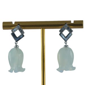 银色对L形铃兰花耳钉