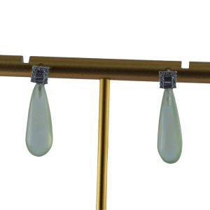 银色方形钻细长水滴耳钉