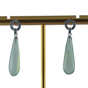 银色圆环形细长水滴耳钉