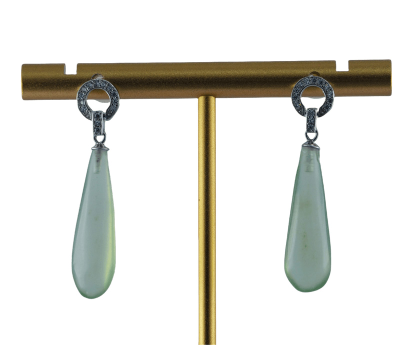 银色圆环形细长水滴耳钉